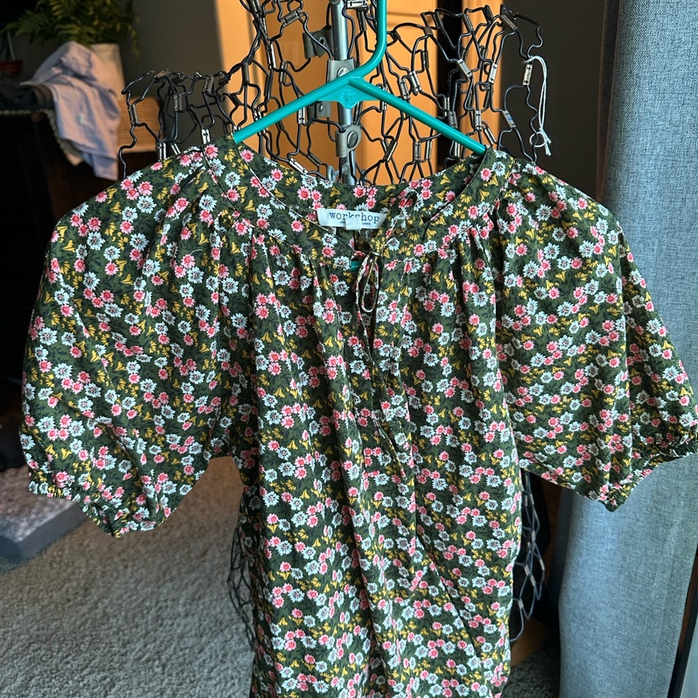 Floral Green Top with Pink and White Flowers Workshop